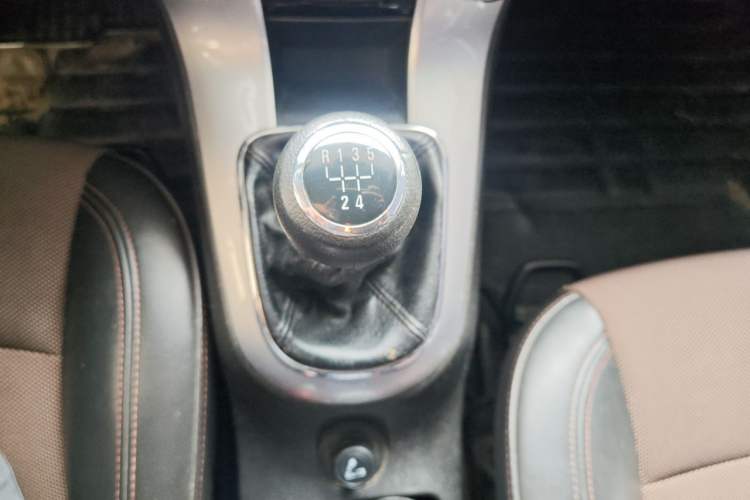Used Chevrolet Cruze 2013 Hatchback 1.6L Manual Luxury Model Gear Lever