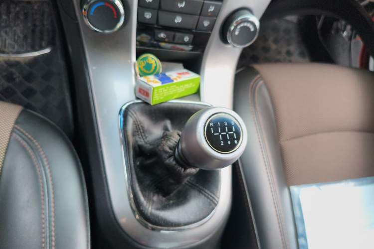 Used Chevrolet Cruze 2013 Hatchback 1.6L Manual Luxury Model Gear Lever