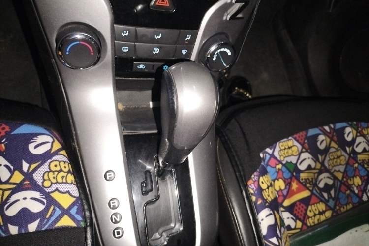 Used Chevrolet Cruze 2013 Hatchback 1.6L Automatic Luxury Model Gear Lever