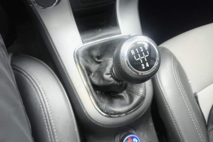 Used Chevrolet Cruze 2013 1.6L SE MT Gear Lever