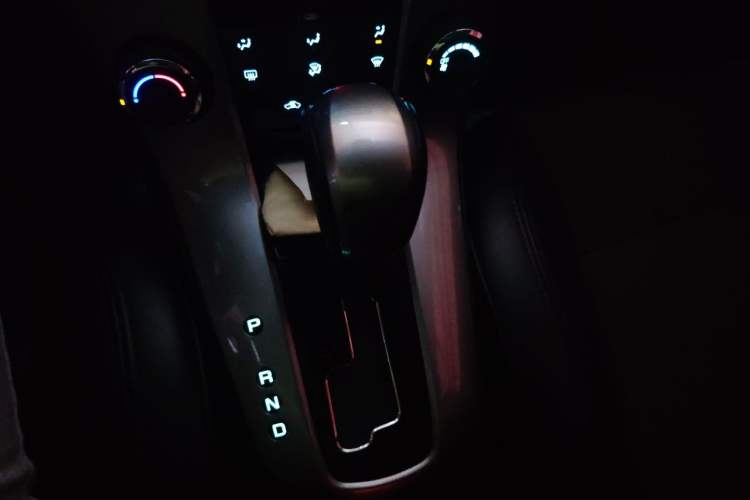 Used Chevrolet Cruze 2013 Hatchback 1.6L Automatic Luxury Model Gear Lever