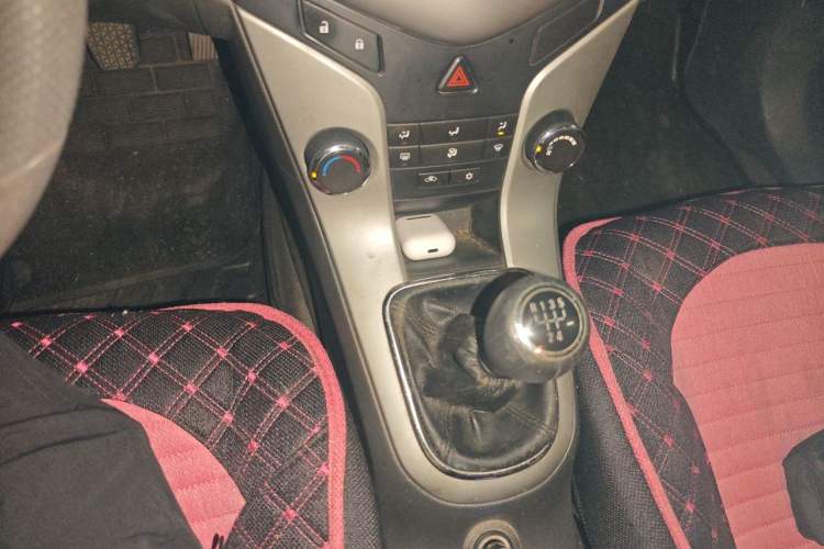 Used Chevrolet Cruze 2013 1.6L SL MT Gear Lever