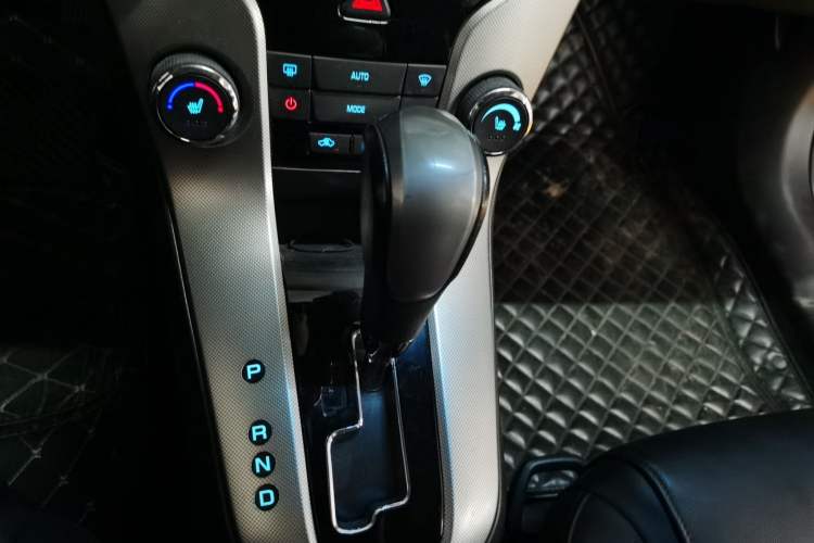 Used Chevrolet Cruze 2013 1.8L SX AT Gear Lever
