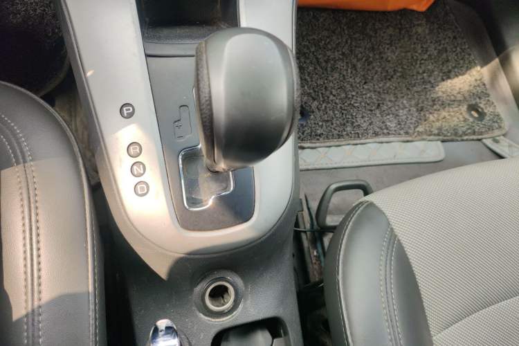 Used Chevrolet Cruze 2013 1.8L SE AT Gear Lever