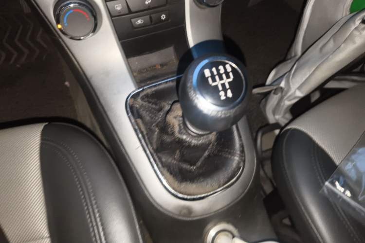 Used Chevrolet Cruze 2013 1.6L SL MT Gear Lever