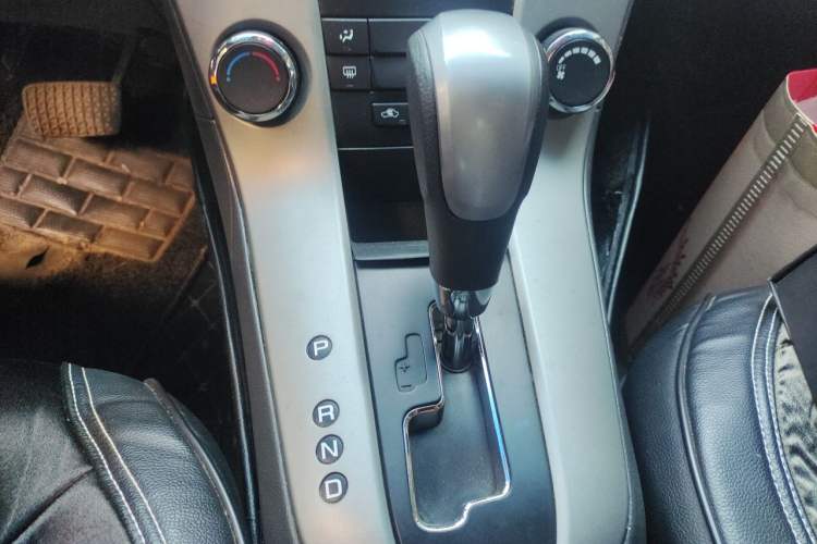 Used Chevrolet Cruze 2013 1.8L SE AT Gear Lever