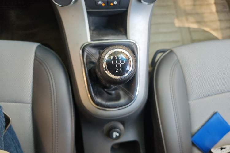 Used Chevrolet Cruze 2013 1.6L SE MT Gear Lever