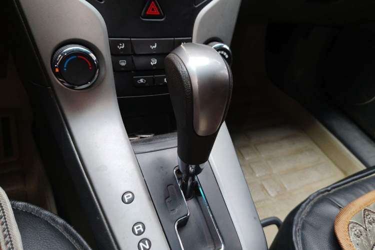 Used Chevrolet Cruze 2013 1.8L SE AT Gear Lever