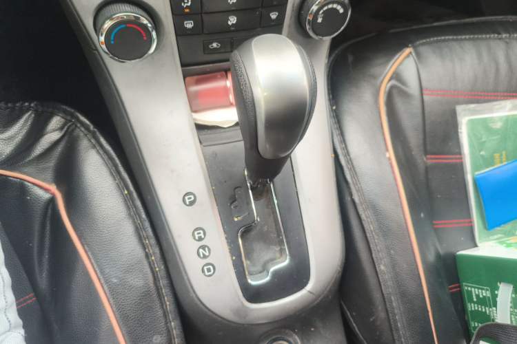 Used Chevrolet Cruze 2013 1.6L SE AT Gear Lever