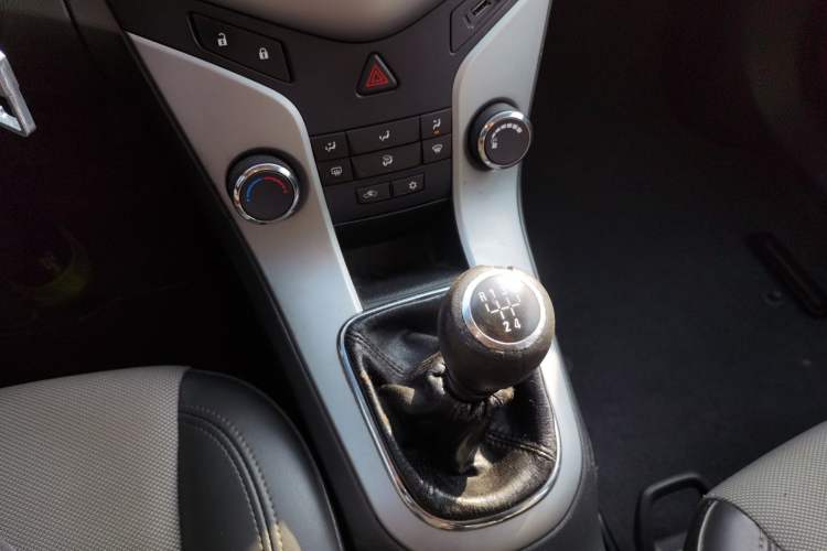 Used Chevrolet Cruze 2013 1.6L SL MT Gear Lever