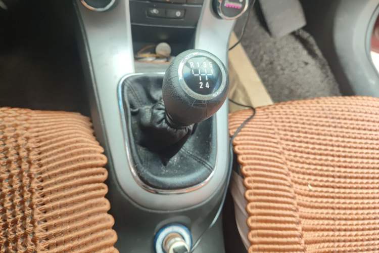 Used Chevrolet Cruze 2013 1.6L SL MT Gear Lever