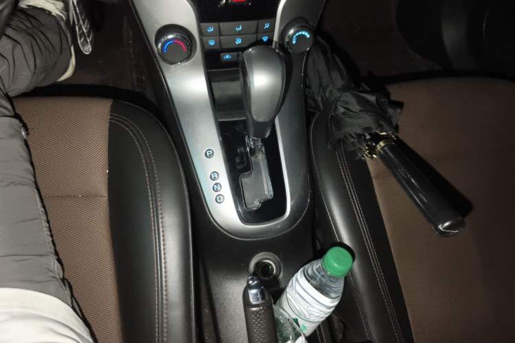 Used Chevrolet Cruze 2013 Hatchback 1.6L Automatic Luxury Model Gear Lever