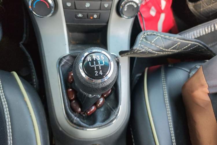 Used Chevrolet Cruze 2013 1.6L SE MT Gear Lever