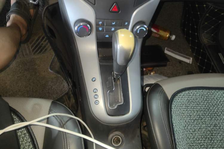 Used Chevrolet Cruze 2013 1.8L SE AT Gear Lever