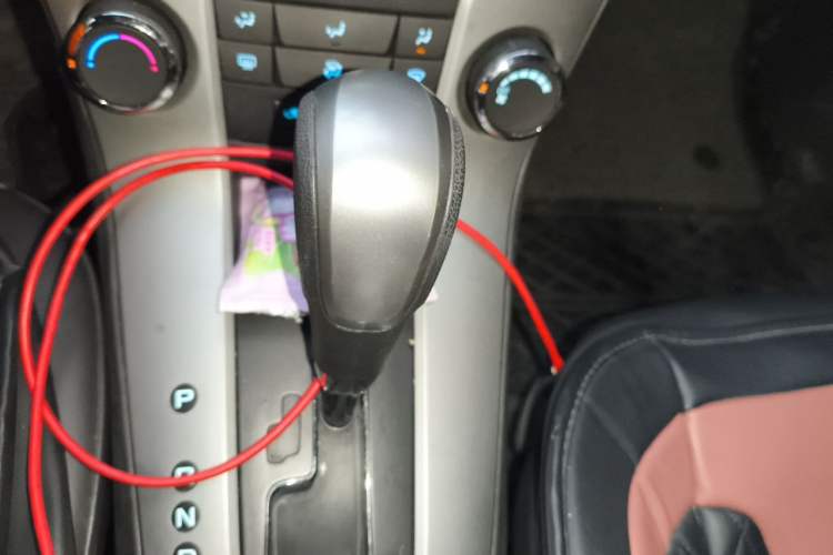 Used Chevrolet Cruze 2013 1.8L SE AT Gear Lever