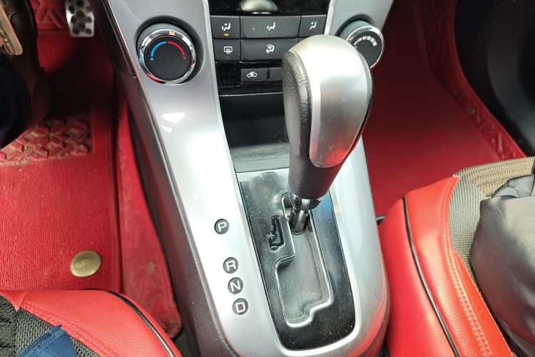Used Chevrolet Cruze 2013 Hatchback 1.6L Automatic Luxury Model Gear Lever