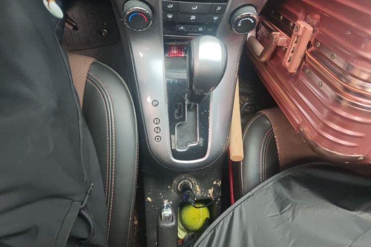 Used Chevrolet Cruze 2013 Hatchback 1.6L Automatic Luxury Model Gear Lever