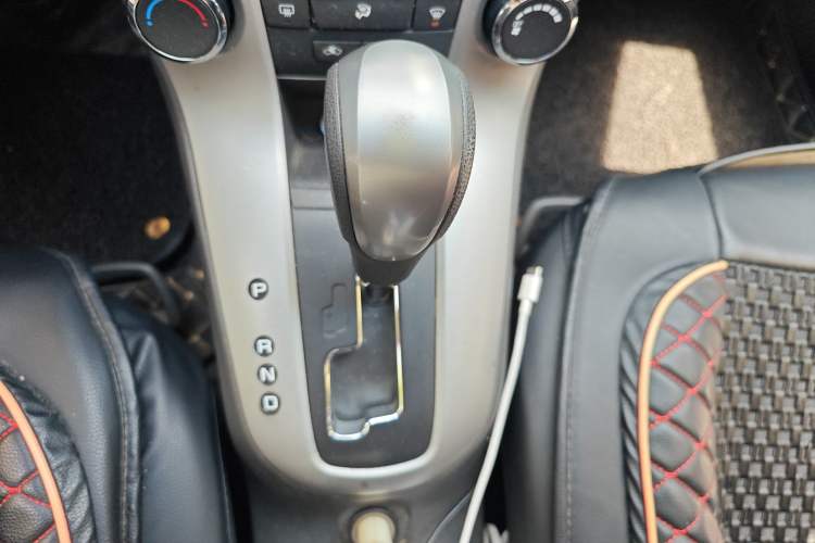 Used Chevrolet Cruze 2013 1.6L SE AT Gear Lever