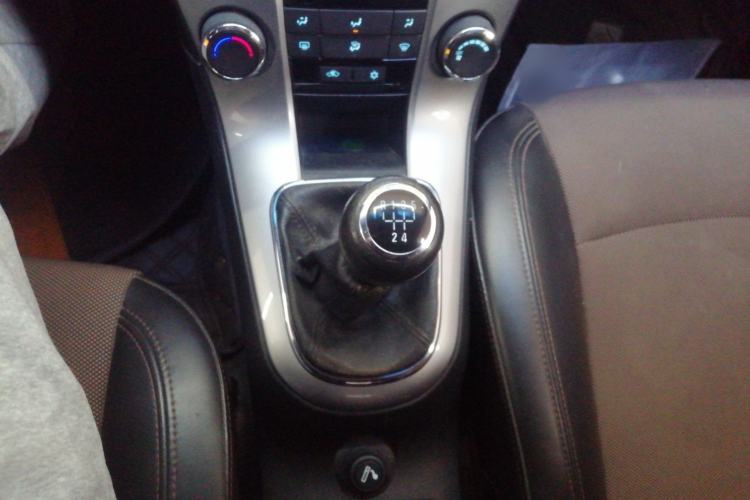 Used Chevrolet Cruze 2013 Hatchback 1.6L Manual Luxury Model Gear Lever