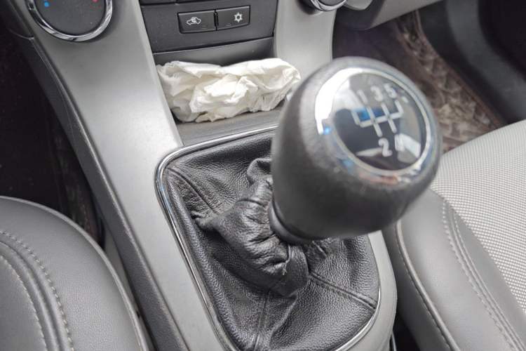 Used Chevrolet Cruze 2013 1.6L SE MT Gear Lever