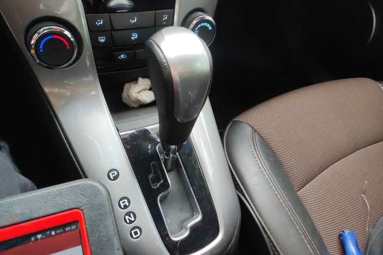 Used Chevrolet Cruze 2013 Hatchback 1.6L Automatic Luxury Model Gear Lever
