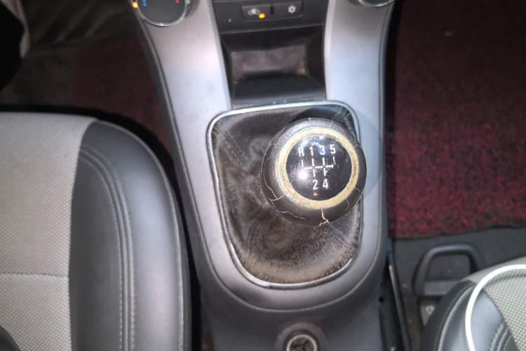 Used Chevrolet Cruze 2013 1.6L SL Sunroof Edition MT Gear Lever