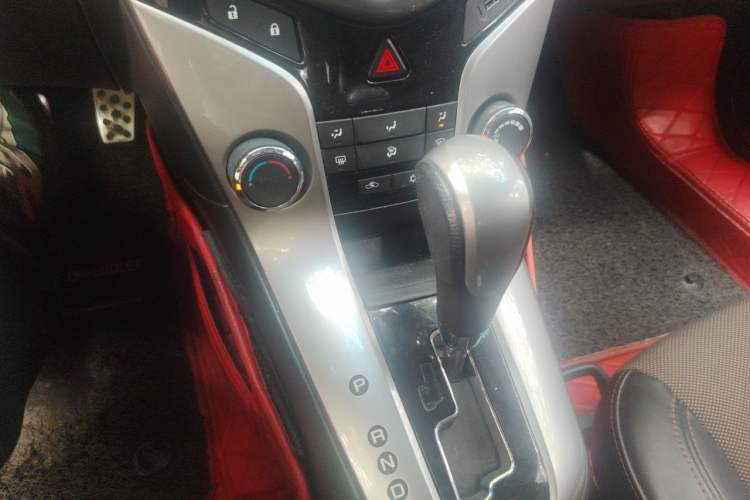 Used Chevrolet Cruze 2013 Hatchback 1.6L Automatic Luxury Model Gear Lever