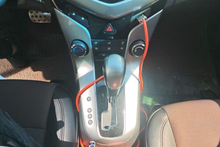 Used Chevrolet Cruze 2013 Hatchback 1.6L Automatic Luxury Model Gear Lever