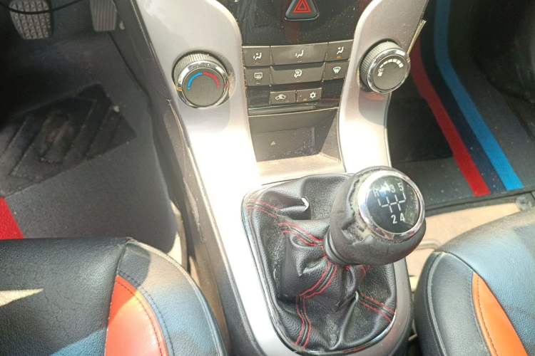 Used Chevrolet Cruze 2013 Hatchback 1.6L Manual Luxury Model Gear Lever
