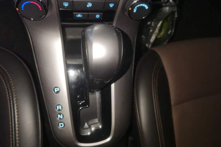 Used Chevrolet Cruze 2013 Hatchback 1.6L Automatic Luxury Model Gear Lever