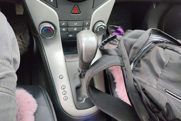 Used Chevrolet Cruze 2013 1.6L SE AT Gear Lever