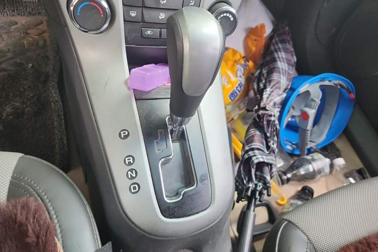 Used Chevrolet Cruze 2013 1.8L SE AT Gear Lever