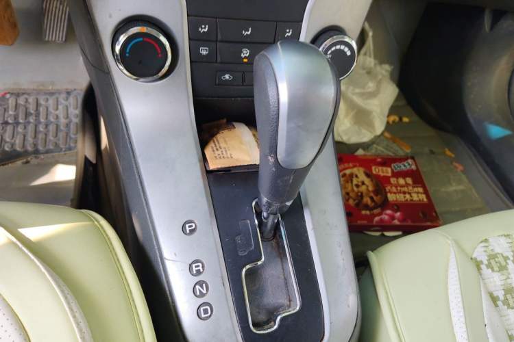Used Chevrolet Cruze 2013 1.6L SE AT Gear Lever