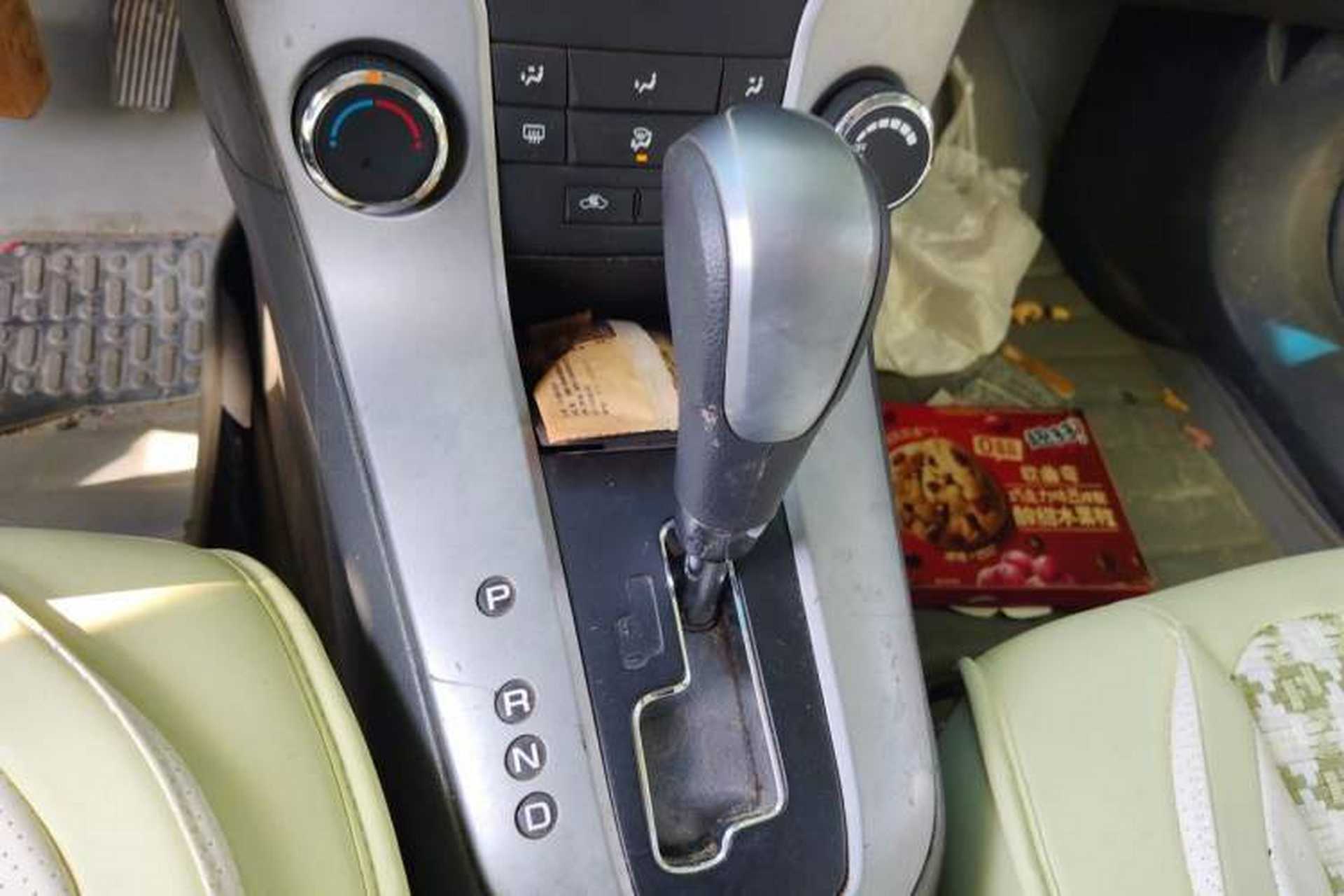 Used Chevrolet Cruze 2013 1.6L SE AT Gear Lever