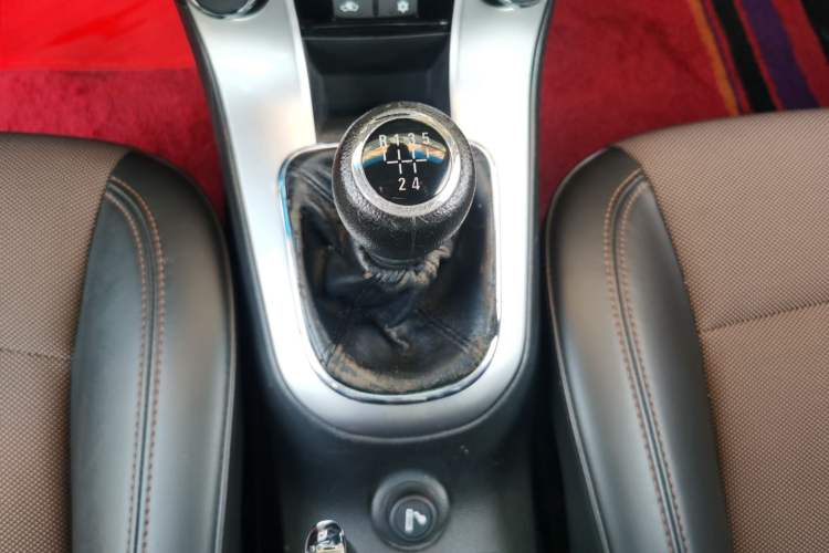 Used Chevrolet Cruze 2013 Hatchback 1.6L Manual Luxury Model Gear Lever