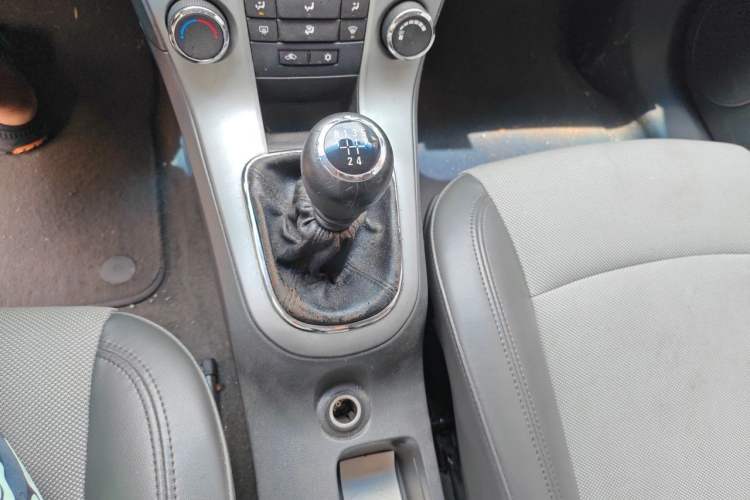 Used Chevrolet Cruze 2013 1.6L SE WTCC Edition MT Gear Lever