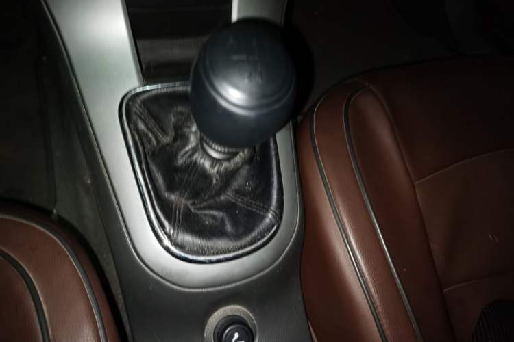 Used Chevrolet Cruze 2013 1.6L SL Sunroof Edition MT Gear Lever