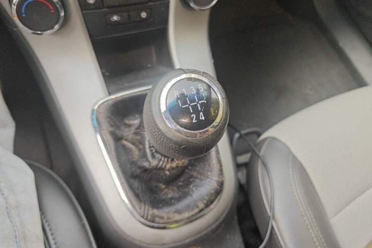 Used Chevrolet Cruze 2013 1.6L SE MT Gear Lever
