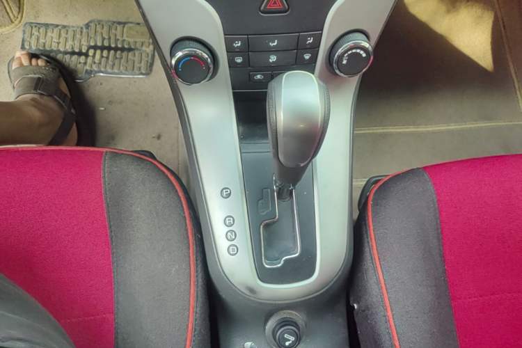 Used Chevrolet Cruze 2013 1.8L SE AT Gear Lever