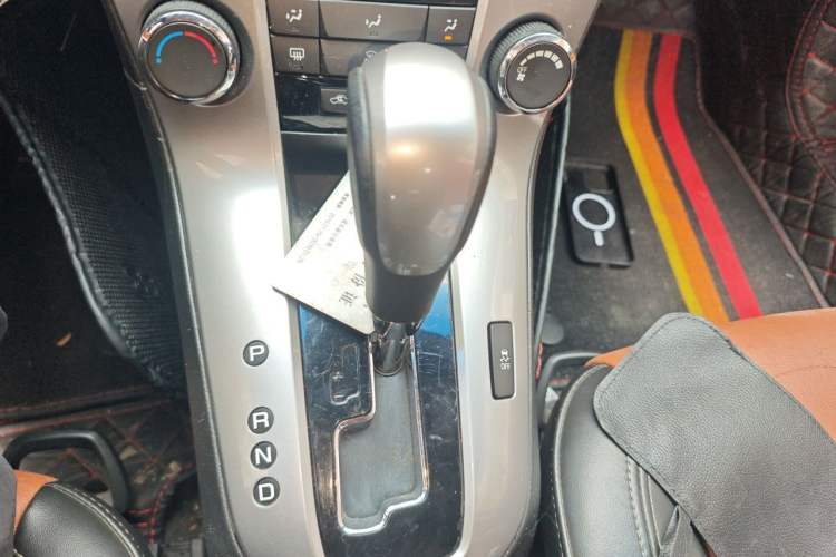 Used Chevrolet Cruze 2013 Hatchback 1.6T Automatic Flagship Model Gear Lever