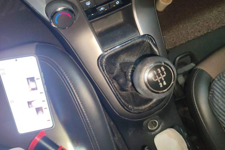 Used Chevrolet Cruze 2013 Hatchback 1.6L Manual Luxury Model Gear Lever