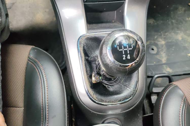 Used Chevrolet Cruze 2013 Hatchback 1.6L Manual Luxury Model Gear Lever
