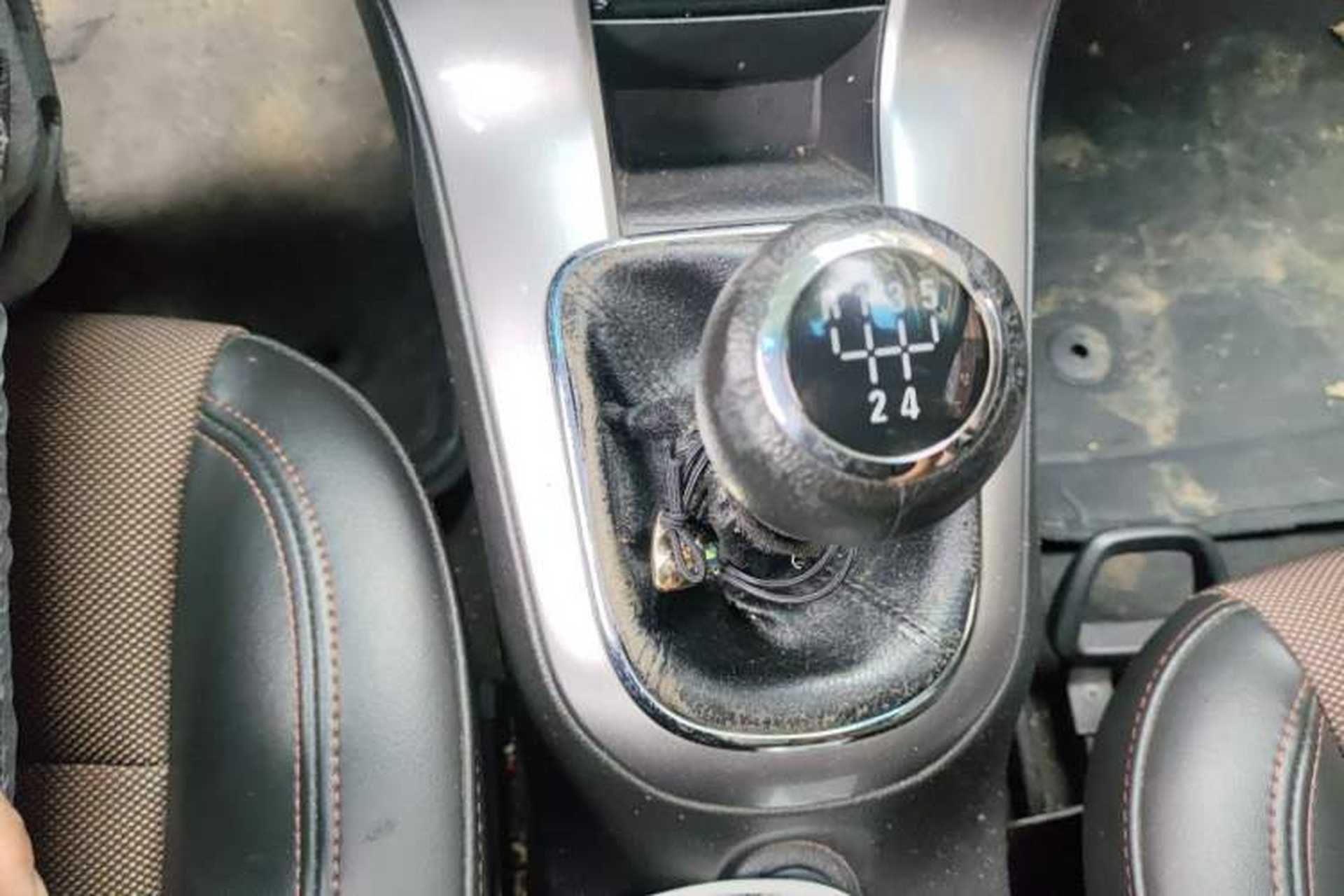 Used Chevrolet Cruze 2013 Hatchback 1.6L Manual Luxury Model Gear Lever