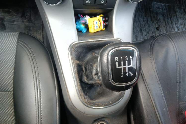 Used Chevrolet Cruze 2013 1.6L SL Sunroof Edition MT Gear Lever