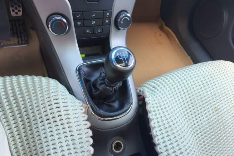 Used Chevrolet Cruze 2013 1.6L SE MT Gear Lever