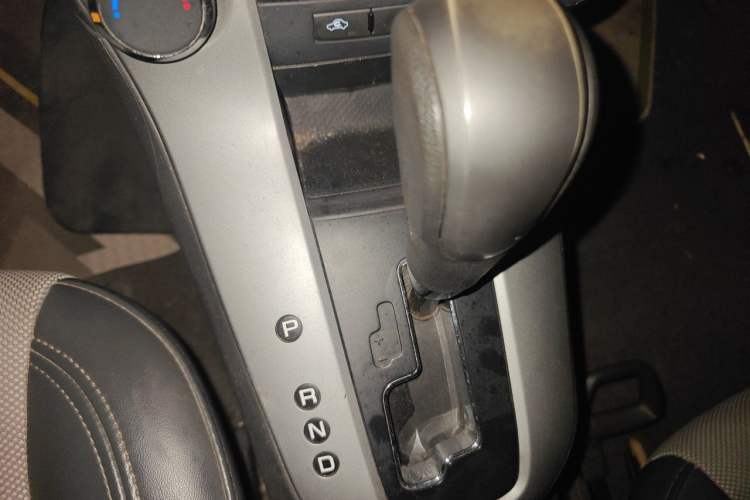 Used Chevrolet Cruze 2013 1.8L SE AT Gear Lever