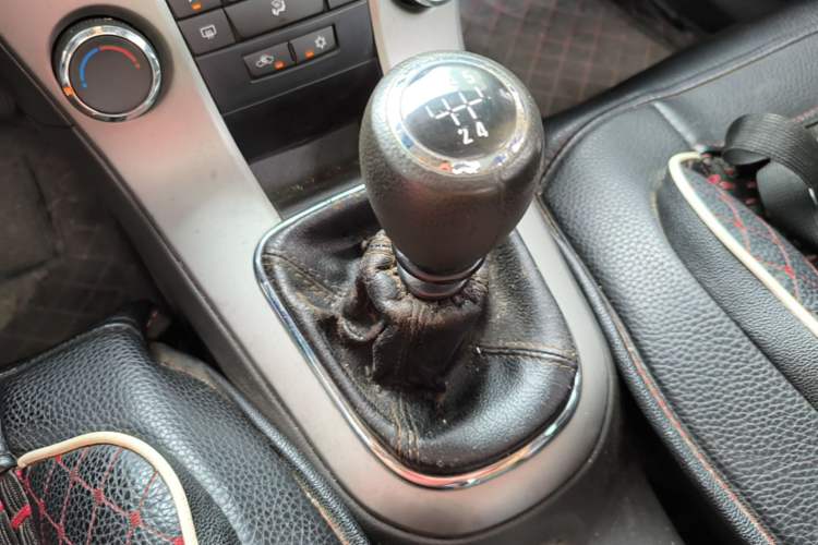 Used Chevrolet Cruze 2013 1.6L SL Sunroof Edition MT Gear Lever