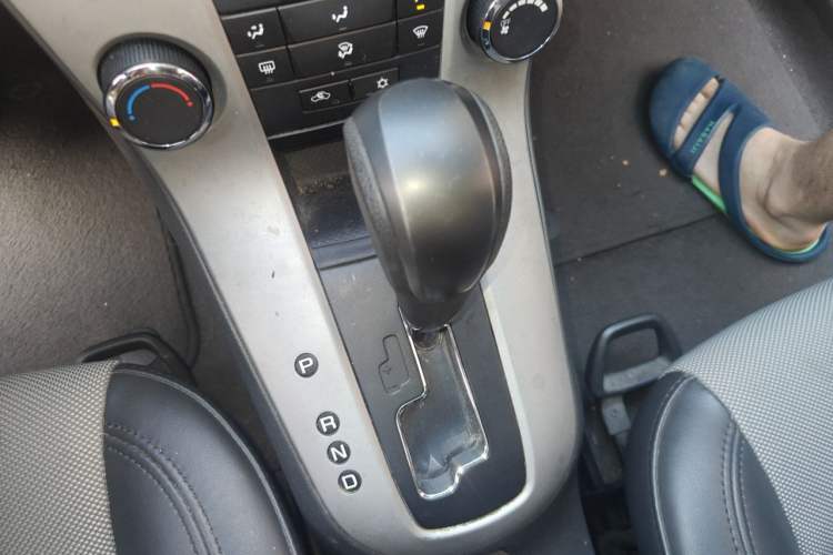 Used Chevrolet Cruze 2013 1.8L SE AT Gear Lever