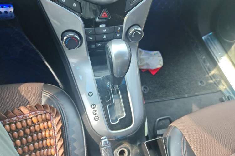 Used Chevrolet Cruze 2013 Hatchback 1.6L Automatic Luxury Model Gear Lever