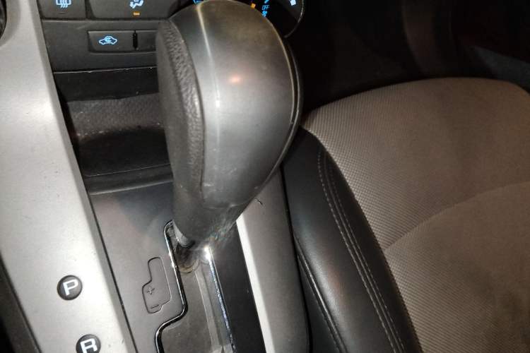 Used Chevrolet Cruze 2013 1.8L SE AT Gear Lever